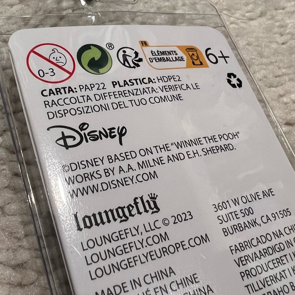 Loungefly Disney Winnie The Pooh Floral Lanyard Keychain Key & Card Holder - Picture 7 of 7